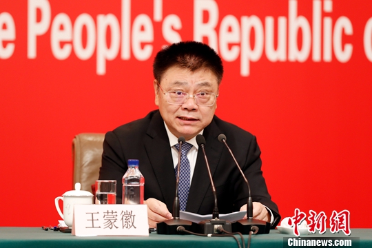 9月26日,中国住房和城乡建设部部长王蒙徽在北京表示,将加快完善住房保障体系和住房市场体系,加快解决城镇中低收入居民,特别是新市民住房问题。当日,庆祝中华人民共和国成立70周年活动新闻中心举办第二场新闻发布会,请王蒙徽等介绍满足人民新期待,在发展中保障和改善民生的情况。<a target='_blank' href='http://www.chinanews.com/'>中新社记者 韩海丹 摄 点击进入下一页